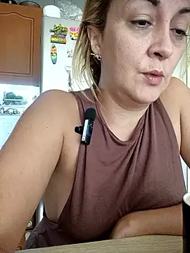 Snapshot of karen_mature69 chatting on 04.26.26 karen mature69 online show from 04.26.26