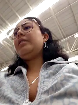 lara moon25 online show from 10.31.25