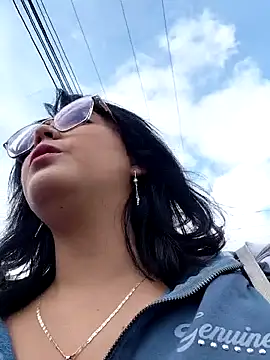 lara moon25 online show from 11.21.25