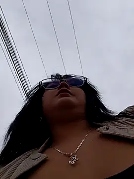 lara moon25 online show from 11.27.25