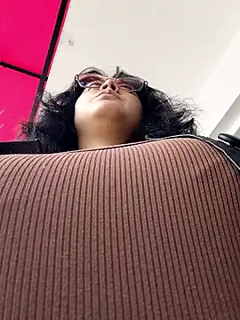 lara moon25 online show from 12.04.25