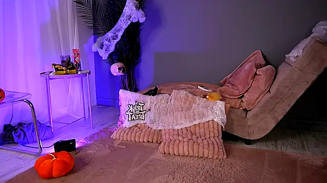 BetsyGonzale online show from 10.29.25