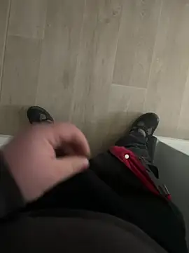 Snapshot of lescoquin2215 chatting on 01.23.25 lescoquin2215 online show from 01.23.25