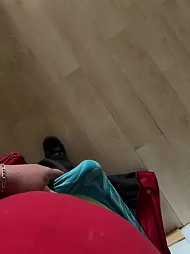 Snapshot of lescoquin2215 chatting on 11.27.25 lescoquin2215 online show from 11.27.25