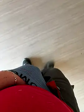 Snapshot of lescoquin2215 chatting on 01.06.26 lescoquin2215 online show from 01.06.26