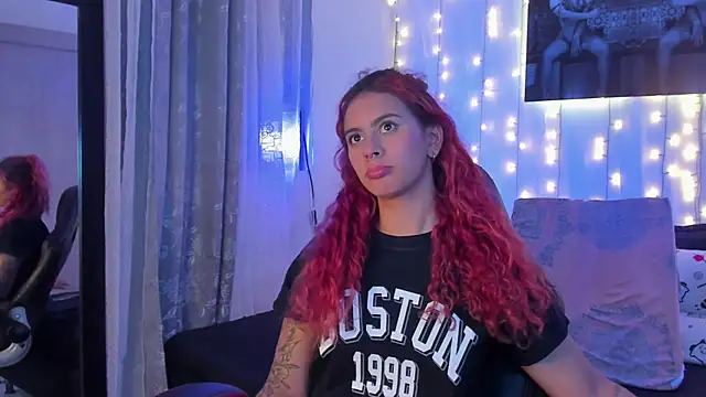 Sophiee Hill online show from 12.26.24