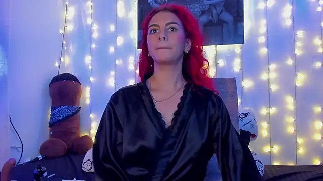 Sophiee Hill online show from 01.12.25