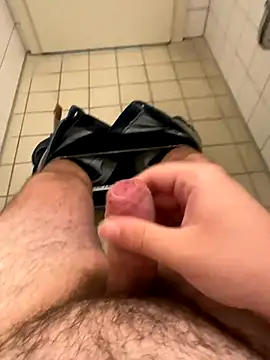 Snapshot of BigAssChubby chatting on 11.04.25 BigAssChubby online show from 11.04.25