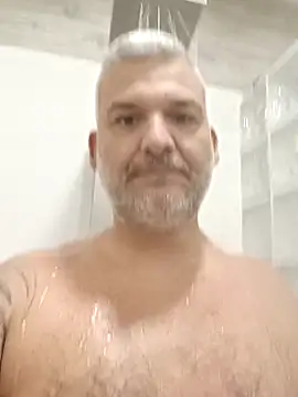 Snapshot of Holaluz2 chatting on 12.05.25 Holaluz2 online show from 12.05.25