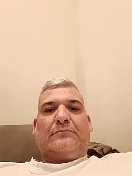 Snapshot of Holaluz2 chatting on 12.19.25 Holaluz2 online show from 12.19.25