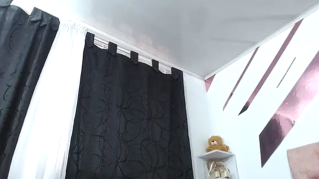 Kitten Hot  online show from 10.23.25