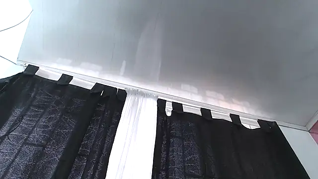 Kitten Hot  online show from 11.26.25