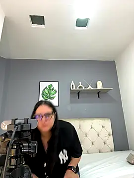 Snapshot of Soe_Lara chatting on 09.16.25 Soe Lara online show from 09.16.25