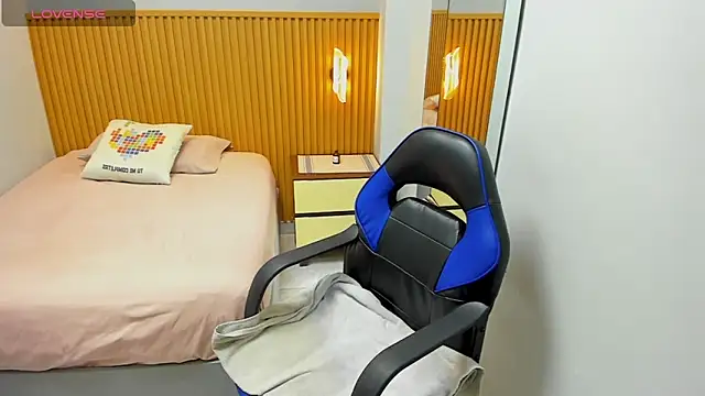 Snapshot of MAGNOLEROY chatting on 02.07.26 MAGNOLEROY online show from 02.07.26