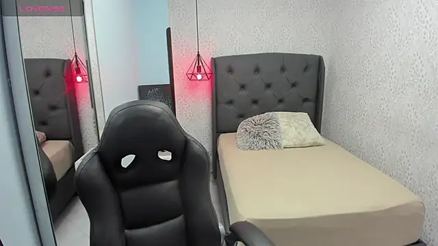 Snapshot of MAGNOLEROY chatting on 02.09.26 MAGNOLEROY online show from 02.09.26