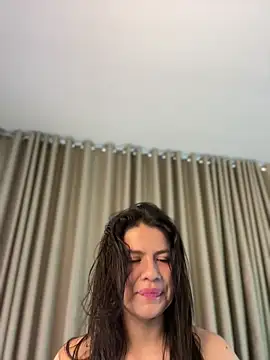Snapshot of Alice_Biel chatting on 06.20.26 Alice Biel online show from 06.20.26