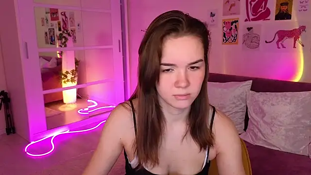 Snapshot of LindaRobertz chatting on 02.28.25 LindaRobertz online show from 02.28.25