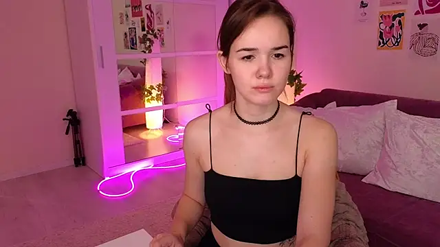 Snapshot of LindaRobertz chatting on 03.02.25 LindaRobertz online show from 03.02.25