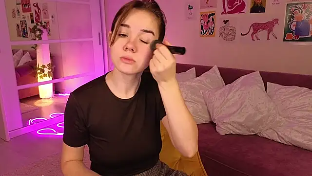 Snapshot of LindaRobertz chatting on 03.10.25 LindaRobertz online show from 03.10.25