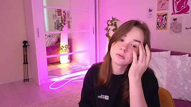 Snapshot of LindaRobertz chatting on 03.21.25 LindaRobertz online show from 03.21.25