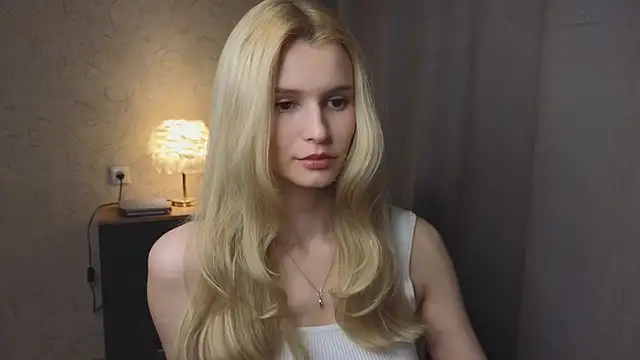 Snapshot of elsa_limerence chatting on 06.23.26 elsa limerence online show from 06.23.26