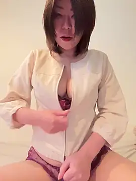 Snapshot of Yukimi- chatting on 12.20.24 Yukimi- online show from 12.20.24