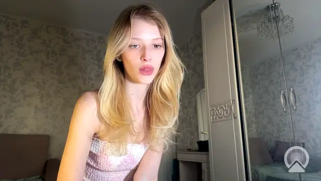 Snapshot of Evvie_Summn1 chatting on 09.08.25 Evvie Summn1 online show from 09.08.25