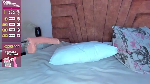 Snapshot of MAHIASMITH13 chatting on 02.04.25 MAHIASMITH13 online show from 02.04.25