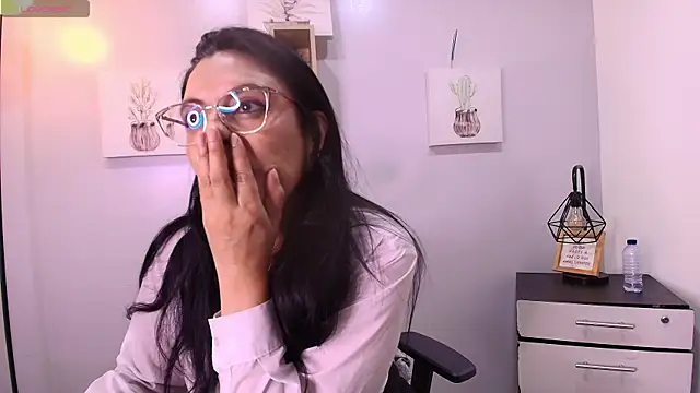 Snapshot of Zuzana21 chatting on 04.16.26 Zuzana21 online show from 04.16.26