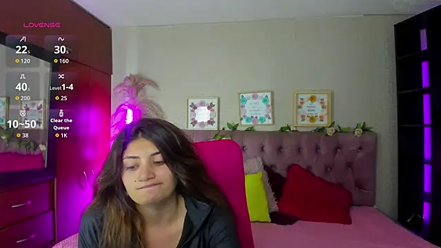 Snapshot of Lia_Keen chatting on 10.25.25 Lia Keen online show from 10.25.25