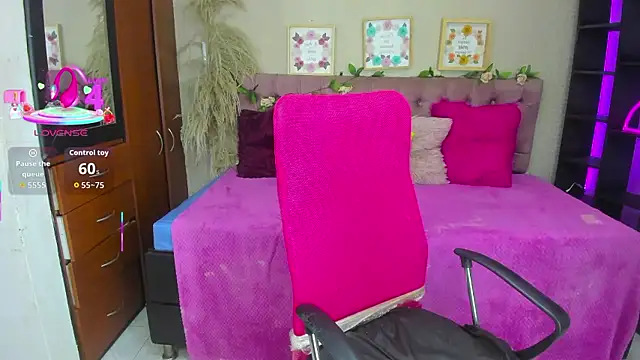 Snapshot of Lia_Keen chatting on 11.05.25 Lia Keen online show from 11.05.25