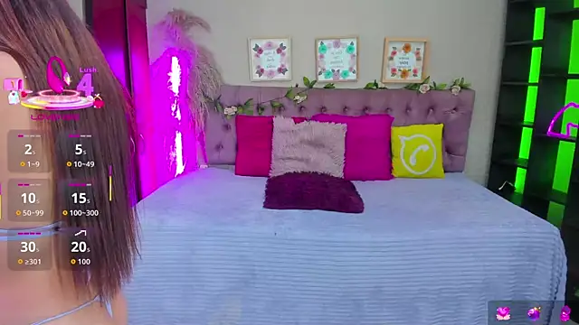 Snapshot of Lia_Keen chatting on 11.25.25 Lia Keen online show from 11.25.25