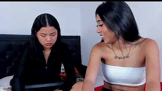 Snapshot of lilibluex chatting on 12.06.24 lilibluex online show from 12.06.24