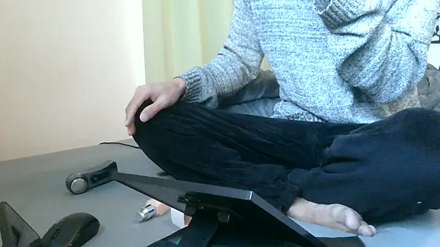 UKI06 online show from 12.21.24