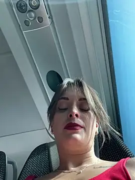 Snapshot of Yasmine47 chatting on 09.09.25 Yasmine47 online show from 09.09.25