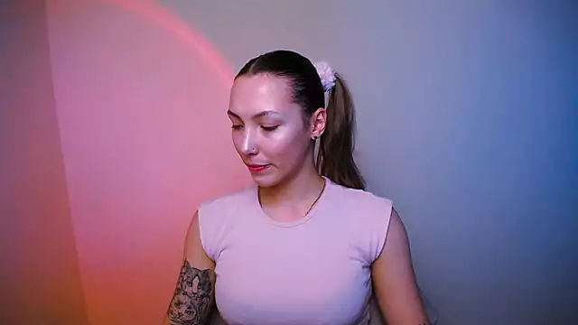 Snapshot of VanessaMay_ chatting on 12.17.24 VanessaMay online show from 12.17.24