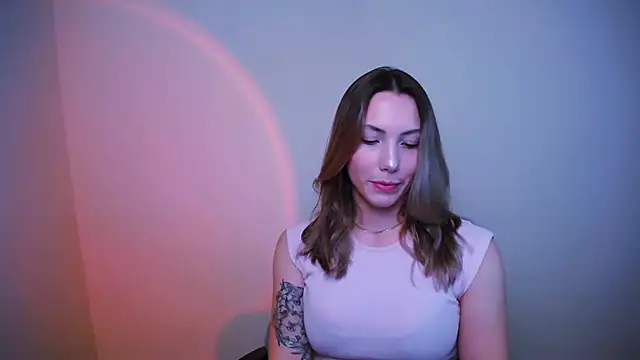 Snapshot of VanessaMay_ chatting on 12.18.24 VanessaMay online show from 12.18.24