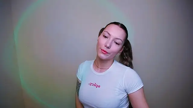 Snapshot of VanessaMay_ chatting on 12.25.24 VanessaMay online show from 12.25.24