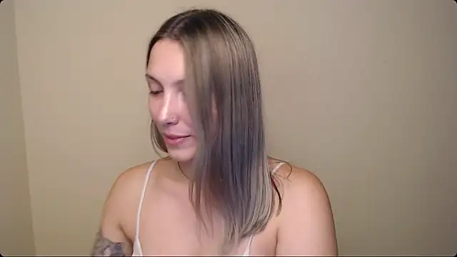 Snapshot of VanessaMay_ chatting on 09.08.25 VanessaMay online show from 09.08.25