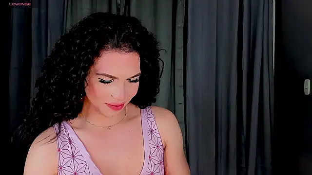 Snapshot of gatitavenecis chatting on 12.19.24 gatitavenecis online show from 12.19.24