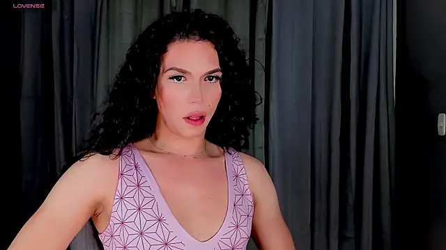 Snapshot of gatitavenecis chatting on 12.19.24 gatitavenecis online show from 12.19.24