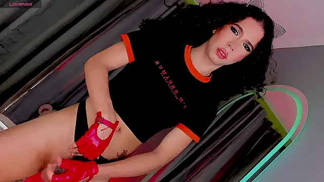 Snapshot of gatitavenecis chatting on 12.28.24 gatitavenecis online show from 12.28.24