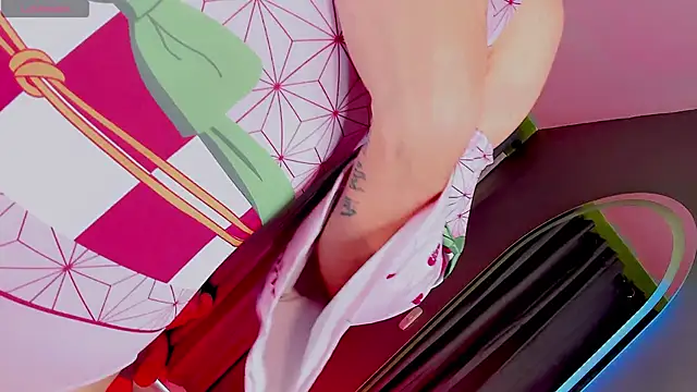 Snapshot of gatitavenecis chatting on 12.29.24 gatitavenecis online show from 12.29.24