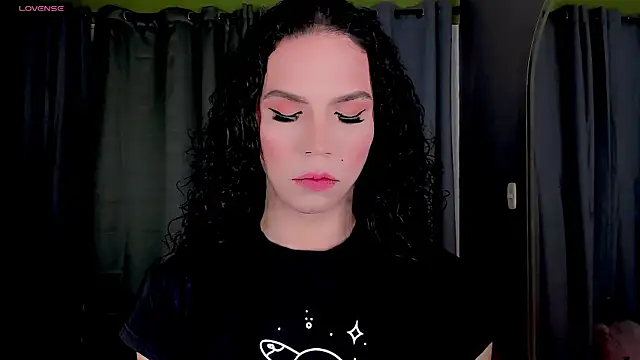 Snapshot of gatitavenecis chatting on 02.11.25 gatitavenecis online show from 02.11.25