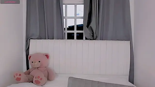 Snapshot of gatitavenecis chatting on 09.13.25 gatitavenecis online show from 09.13.25