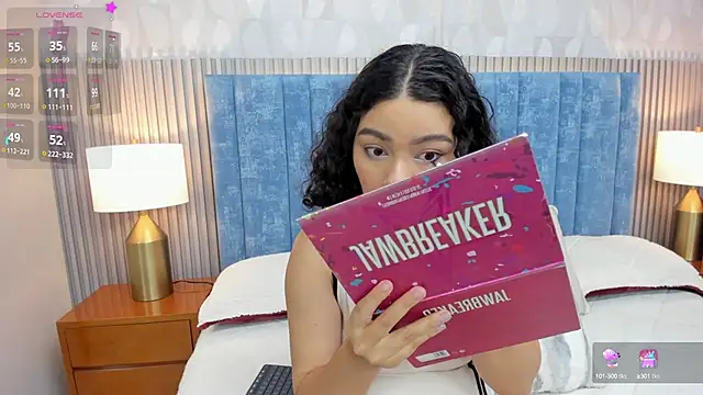 pretty sunlight  online show from 11.02.25