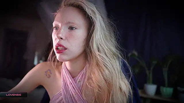  Phantom thread  online show from 11.07.25