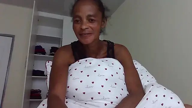 Snapshot of sweets_80 chatting on 09.28.25 sweets 80 online show from 09.28.25