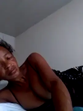 Snapshot of sweets_80 chatting on 10.17.25 sweets 80 online show from 10.17.25