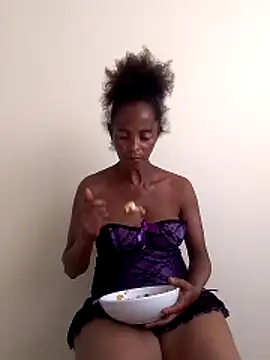 Snapshot of sweets_80 chatting on 10.19.25 sweets 80 online show from 10.19.25